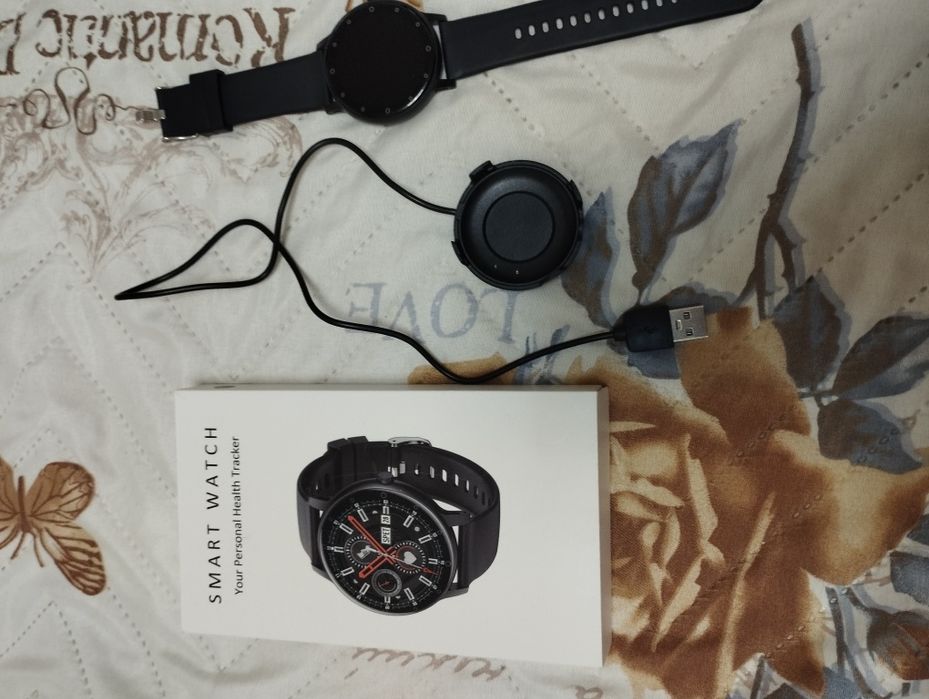 Продавам смарт часовник (smart watch)
