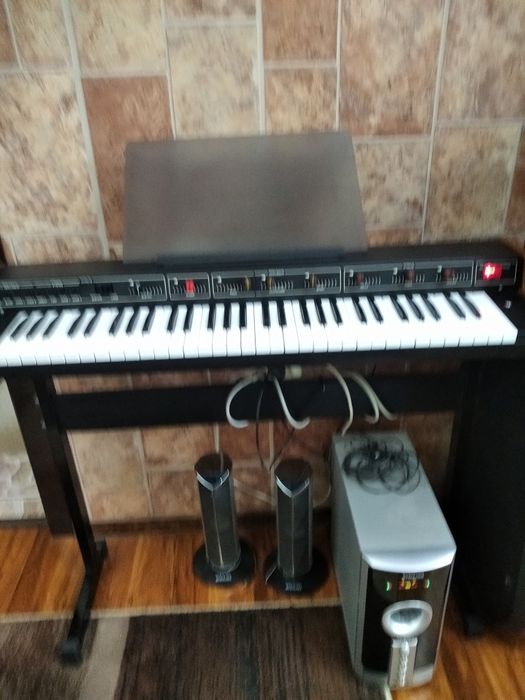 Продается немецкий синтезатор