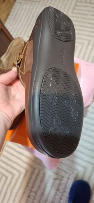 Демисезонные новые женские кожаные ботинки