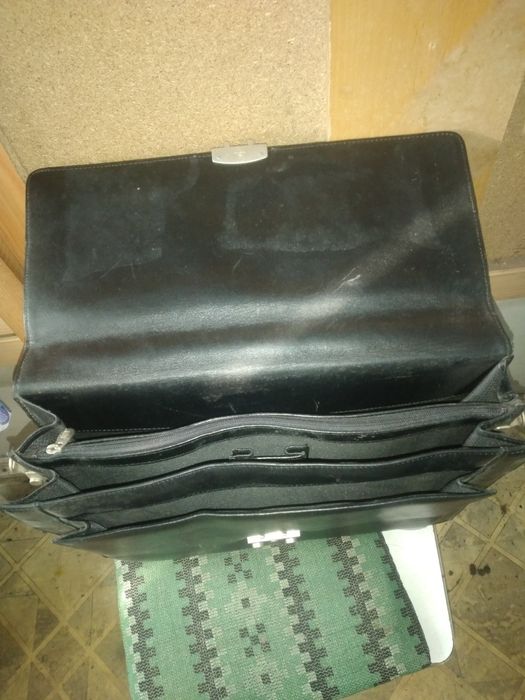 Продам кожаный портфель
