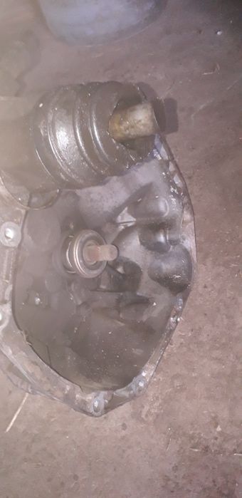 Vand cutie viteze si electromotor,motor logan 1,5 dci euro 5 .