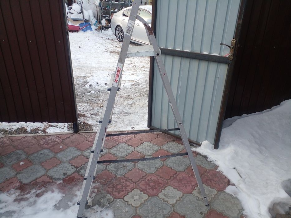 Сдам стремянку пять ступеней