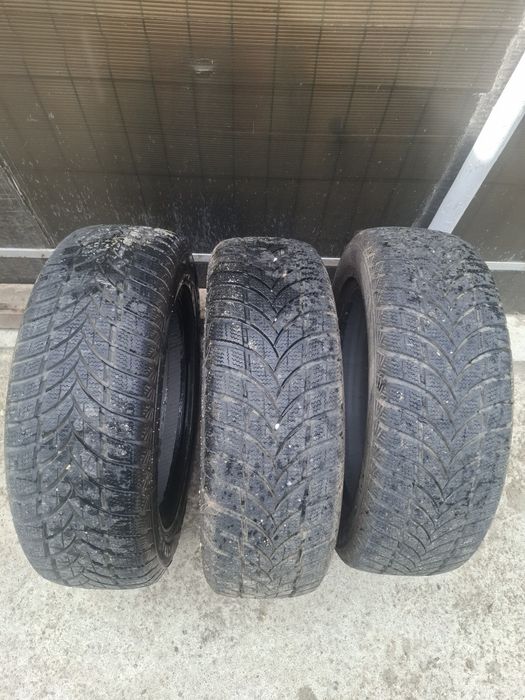 Vând anvelope  Victra Snow Maxxis