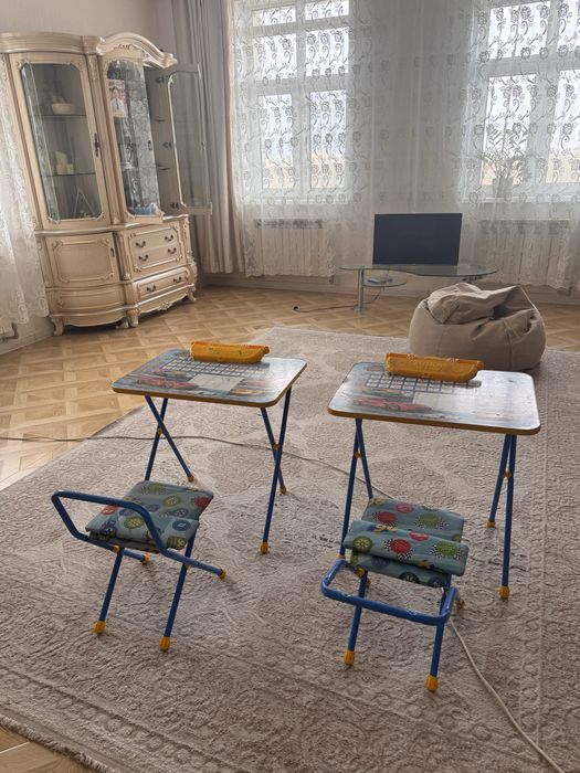 2 детских столика  со стульями