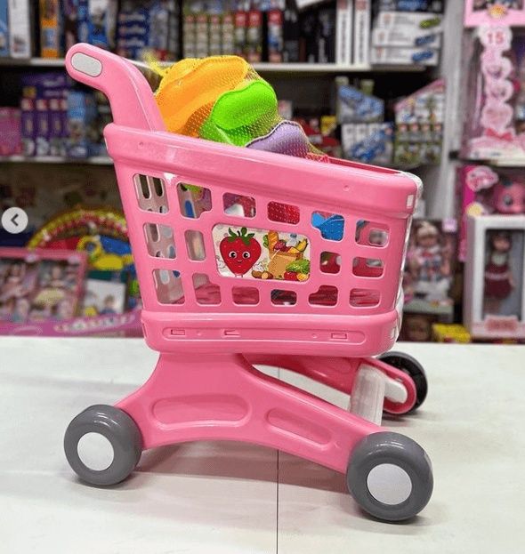 Детская тележка с фруктами