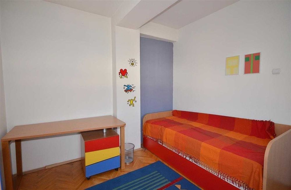 Дава се под наем Тристаен апартамент в Пловдив, Изгрев - 87 кв.м за 300.9 € - Снимка #1