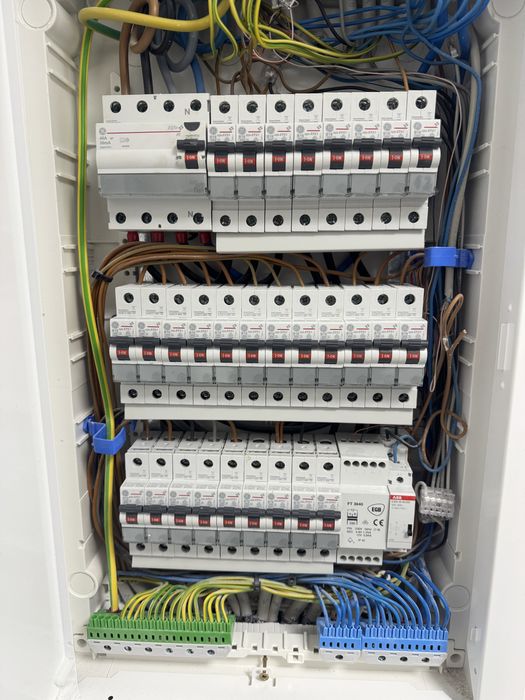 Lucrări construcții & finisaje | Amenajări interioare–exterioare