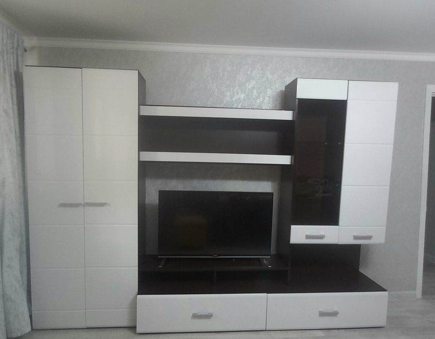 Продам горку для гостиной