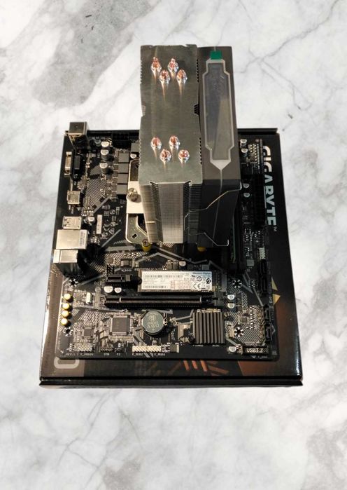 KIT Ryzen 5600 4.4 Ghz, Placa Gigabyte A520M, 16GB DDR4, NVme 512