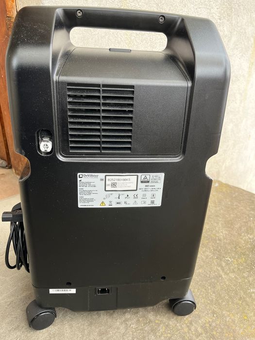 Продавам  кислороден концентратор DeVilbiss Compact 525 почти нов