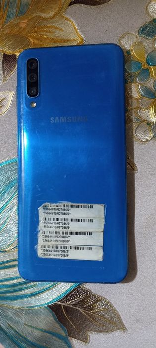 Продам телефон Самсунг А 50. В хорошем состоянии