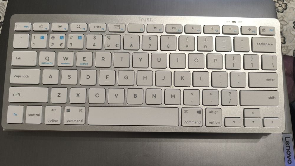 Wacom One Creative Pen Display графичен дисплей таблет