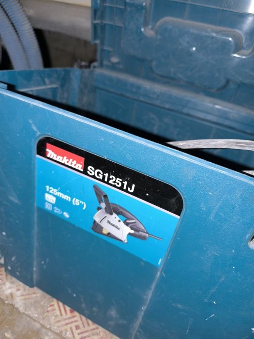 Masina canelat Makita