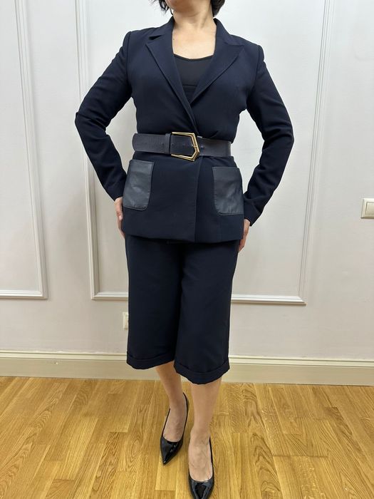 Костюм женский синий.