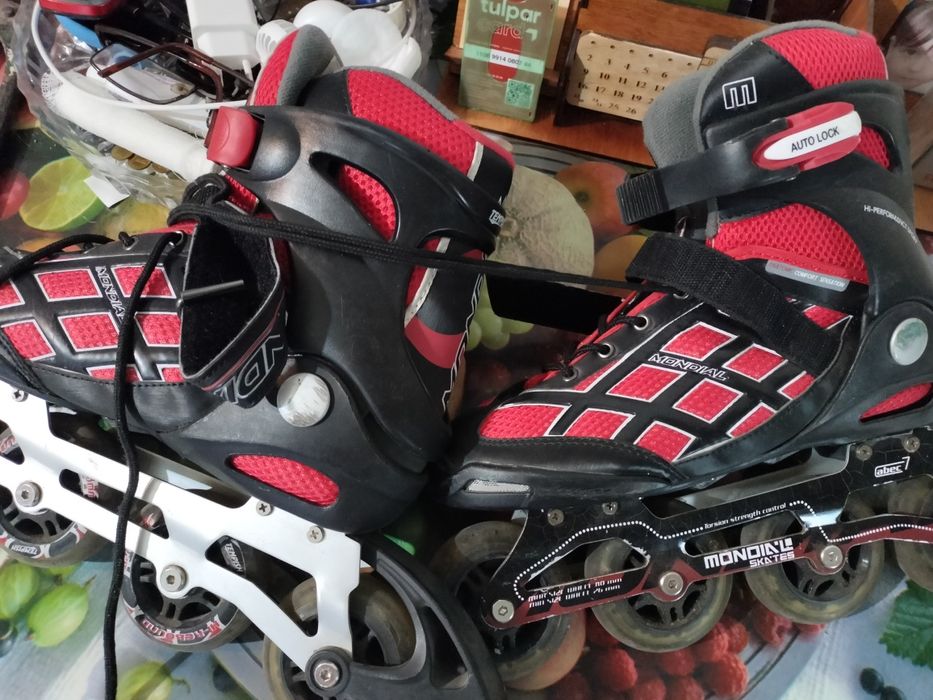 Ролики 37-40 продам. С экипировкой