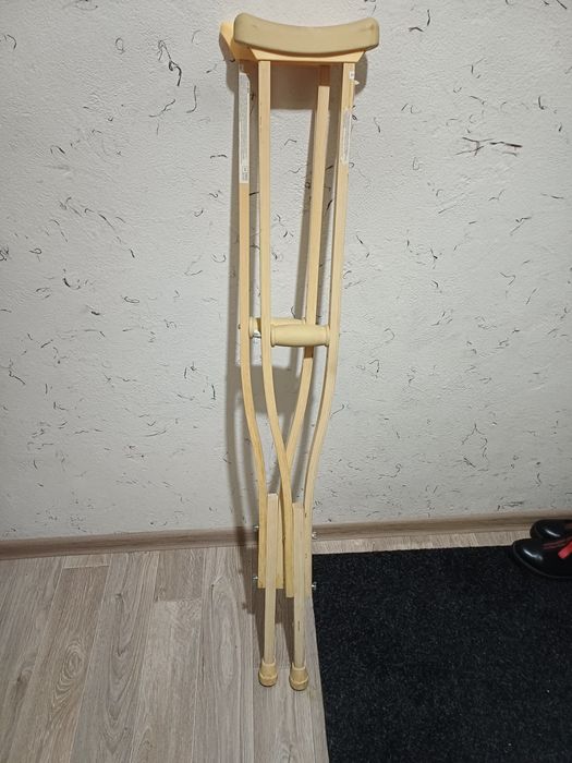 Продам костыли новые