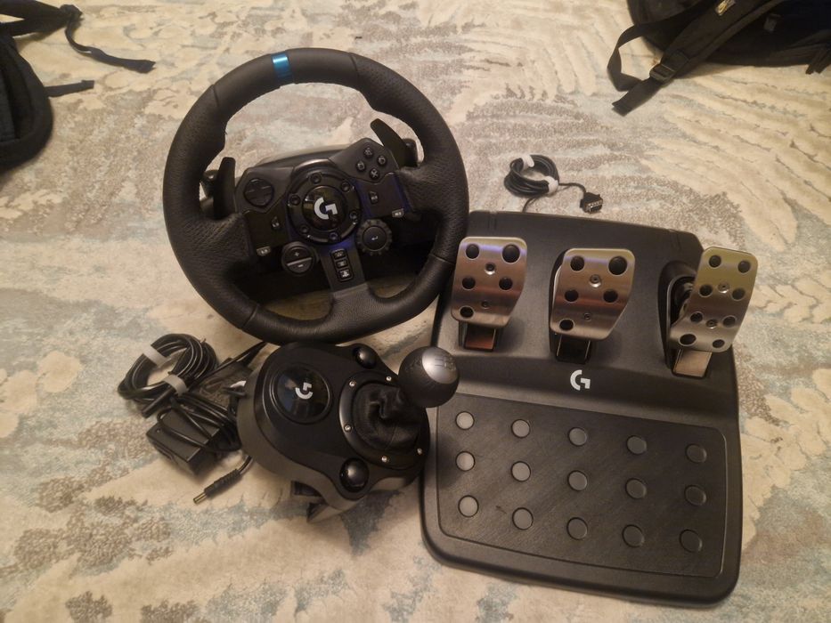 Vând volan logitech g923 pentru pc ps4 ps5+schimbător