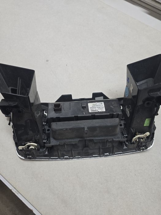 Display mic + rama cu grile ventilație Peugeot 508.