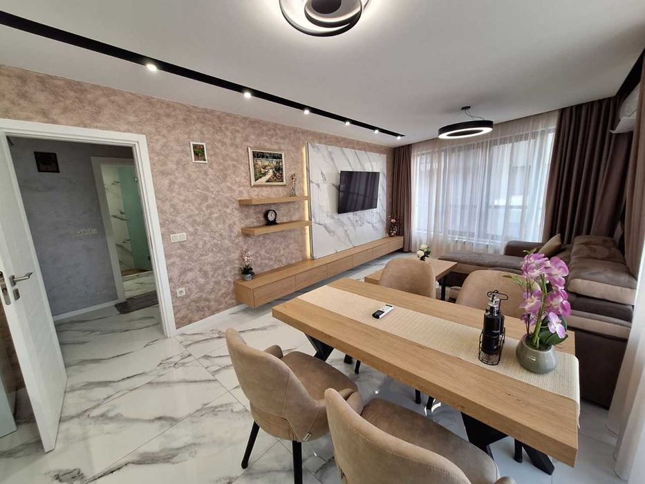 Продава се Двустаен апартамент в Пловдив, Център - 70 кв.м за 2250 €/кв.м - Снимка #2