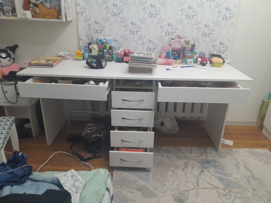 Стол детский писменный.