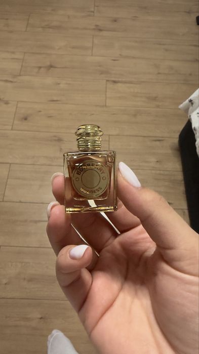Продавам малко тестерче парфюмче на burberry  goddess