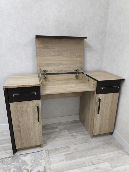 Продам туалетный стол-трюмо