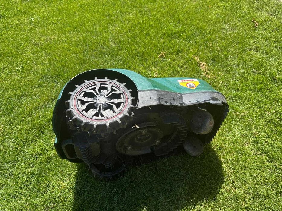 Robort tuns gazon Parkside + "casa robot"