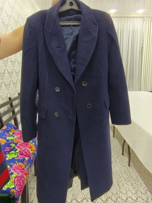 Женское пальто синего цвета
