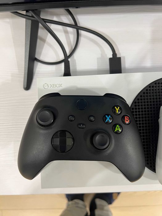 Продам Xbox Series S 512GB 2геймпада полный комплект