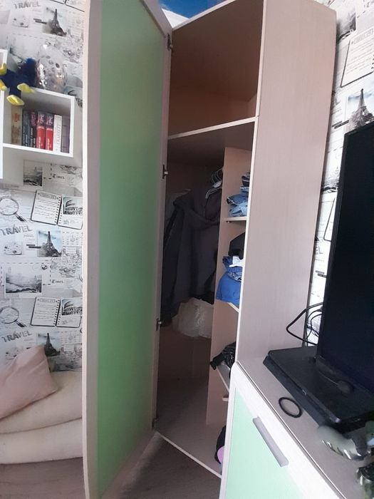 Угловой шкаф для детской