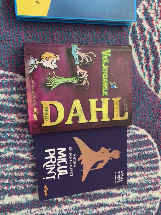 Carti si benzi desenate editura Arthur