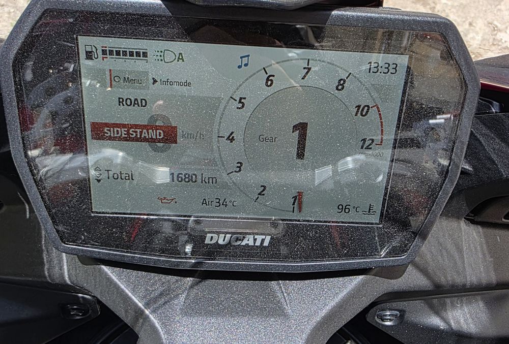 Ducati V2 2025,1680km,3 ani garanție, 16000 euro