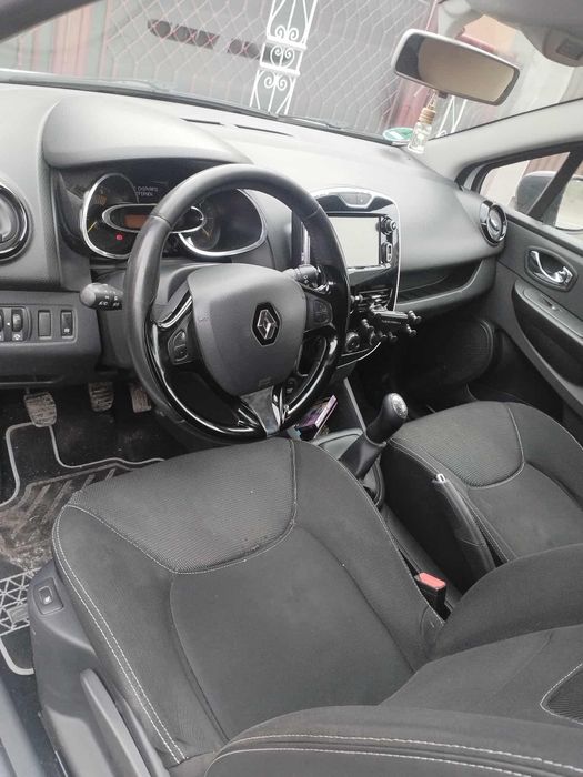 Vând Renault clio