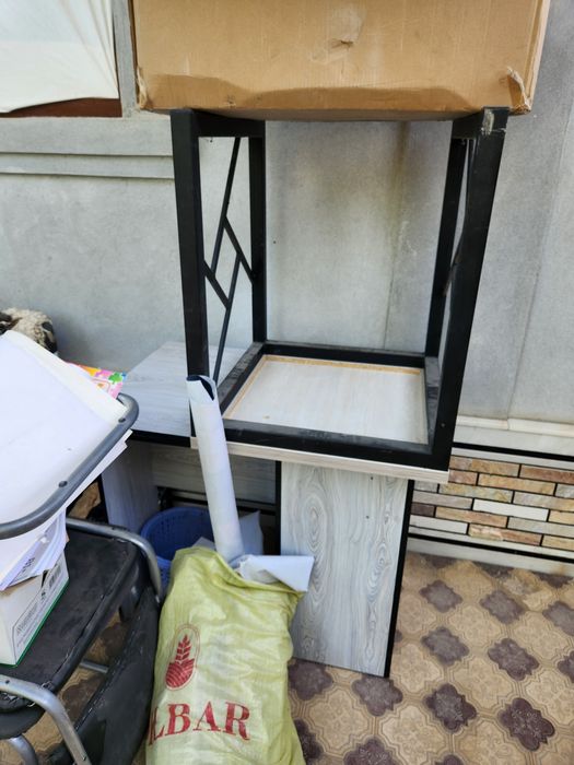 Parta stullarni sotaman O'quv markazlarga