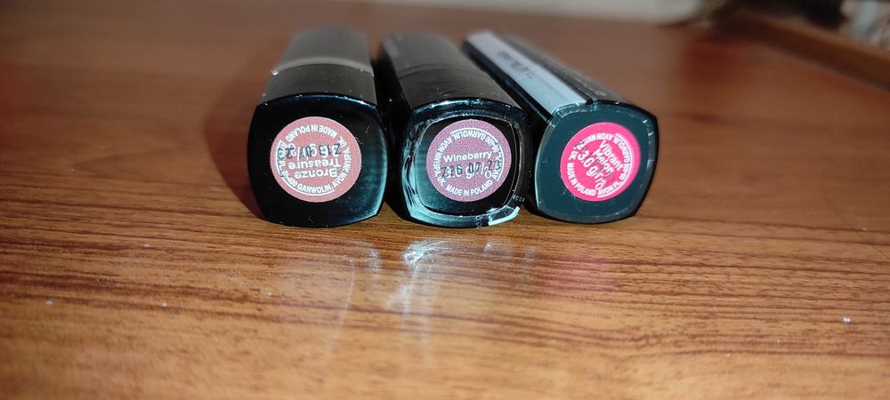 червило Ultra AVON