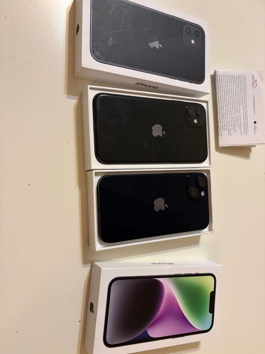 2 броя iPhone 14 Blue 128GB и iPhone 11 Black 64GB