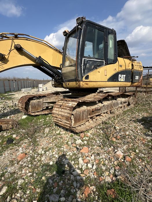 Dezmebrari utilaje, vanzari utilaje, atasamente si camioane.