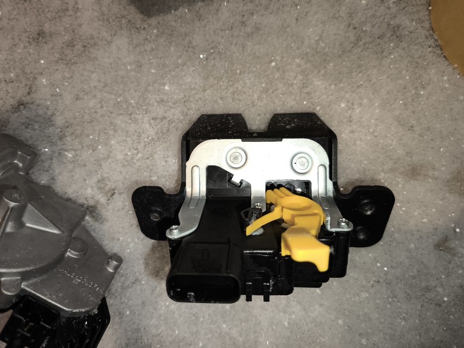 Замок крышки багажника Киа Сид kia ceed