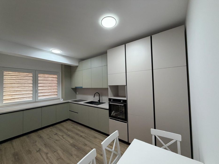 Inchiriez apartament  cu parcare subterana