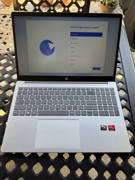 Laptop HP, 15”, AMD Rysen 7, 8GB RAM