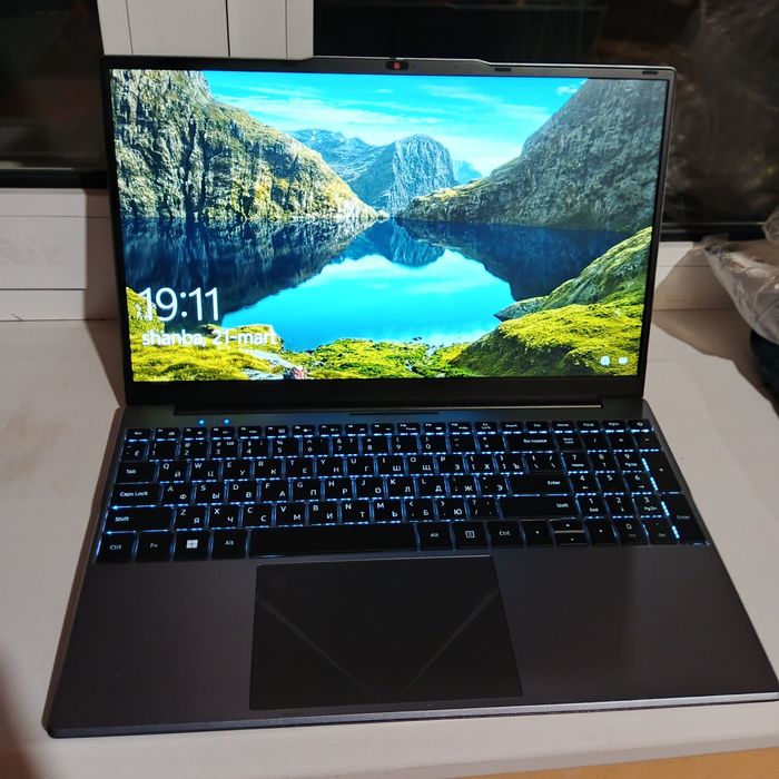 Nootbook yangi ochilgan