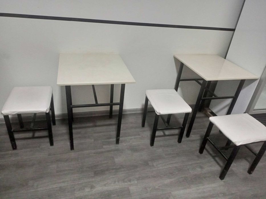 Fast food учун 4 стол 8 стул ва 1 та бари бн сотилади холати зор.