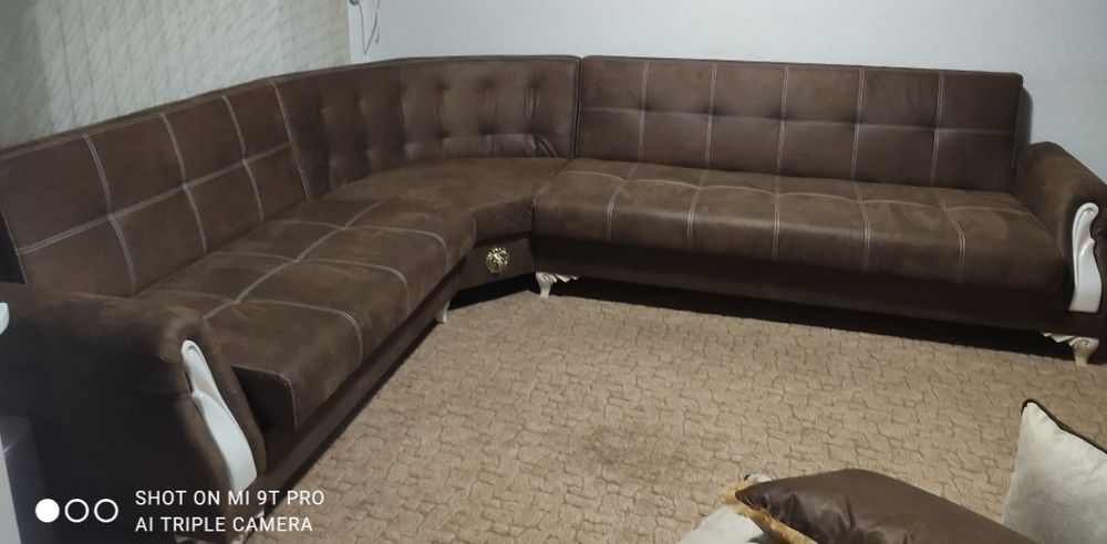 Разтегателен ъглов диван