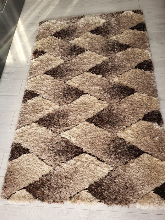 Vând covor 200x125 cm