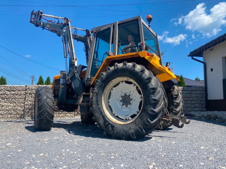 Tractor Renault 130CP cu incarcator frontal