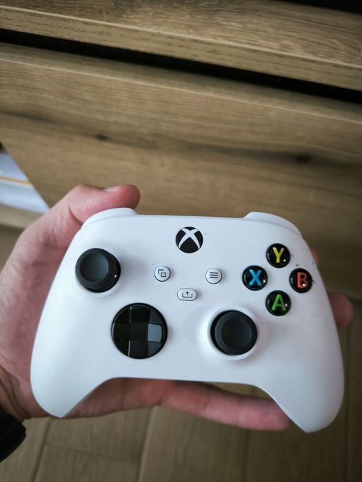 Xbox one S 1TB + допълнителни игри