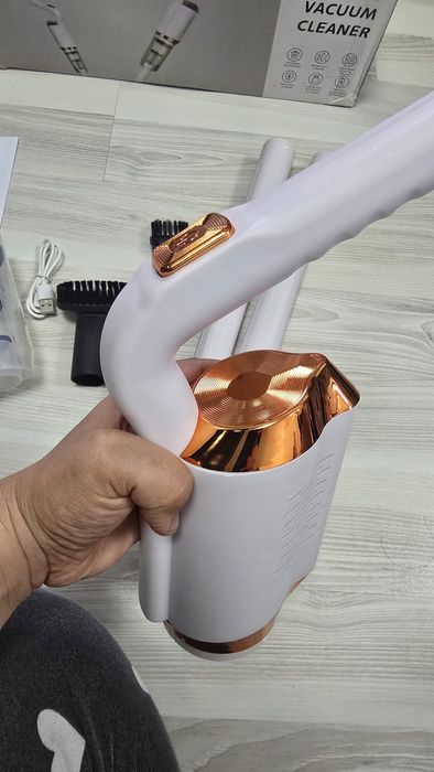 Aspirator pentru întreținere zilnica sau pentru masina