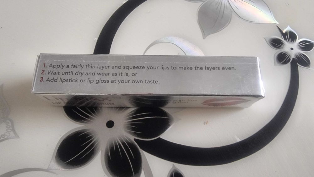 Гланц за устни с уголемяващ ефект