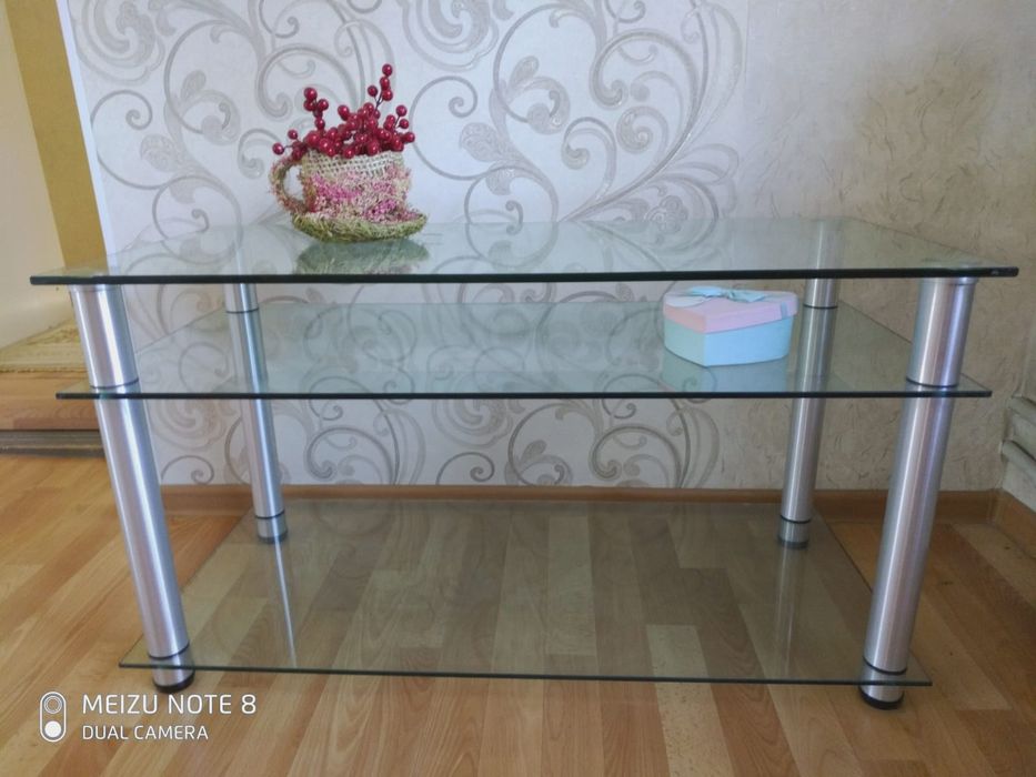 Продам стеклянный стол