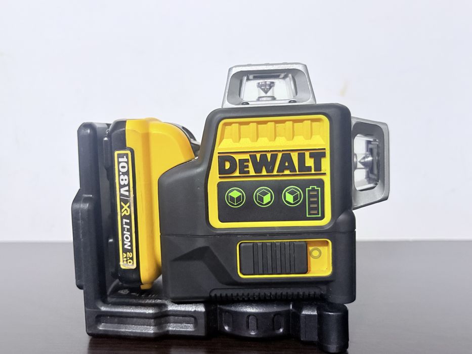 De vânzare Nivelă Laser DEWALT cu laser verde – Stare foarte bună
